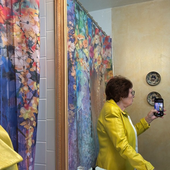 Leather classy semi fitted leather jacket with cuffed sleeves. - Picture 8 of 8